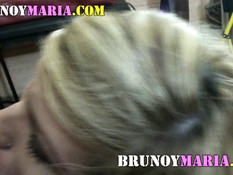 Блондинка в стрингах делала минет и ебалась не снимая трусиков