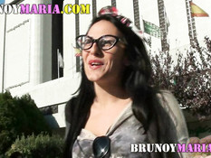 Знойная брюнетка привела в номер негра и занялась бешеным сексом