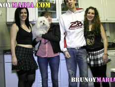 Парень оттрахал зрелую испанскую брюнетку и кудрявую молодую шатенку