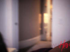 Страстная блондинка повалила подругу на кровать и стала лизать киску