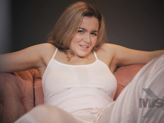 Сисястая блондинка обнаружила у себя член и отымела им рыжую подругу