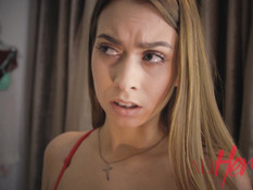 Зрелая лесбиянка занимается любовью с худой молодой подругой