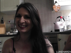 Две британские свинг пары собрались чтобы заняться групповым сексом