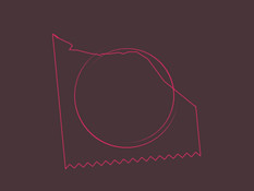 Симпатичная шатенка делает негру минет и даёт оттрахать себя в анал