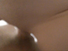 Юная блондиночка стянула с мужика одеяло и отсосала спящему член