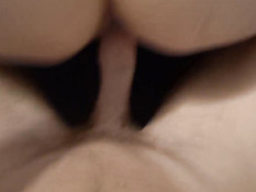 Пышногрудая любительница трахается со своим бойфрендом в позе раком