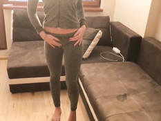 Он поставил раком молодую спортивную блондинку и отпердолил в анал