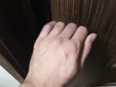 Блондиночка отодрала себя вибратором в анус и дала мужику в анал