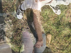 Бойфренд привёз в поле юную блондинку и отодрал в анал в позе раком