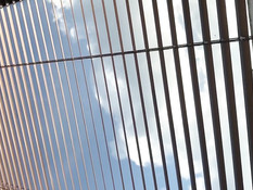 Блондинка в чёрном кружевном белье сосёт член и трахается с парнем