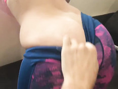 Блондинка в спортивных легинсах отсосала у парня член и встала раком