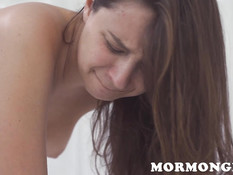 Блондинка лесбиянка оттрахала фаллоимитатором свою любовницу шатенку