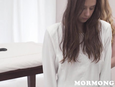 Блондинка лесбиянка оттрахала фаллоимитатором свою любовницу шатенку