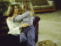 Две лесби блондинки лизали киски и ебались с подоспевшим мужчиной