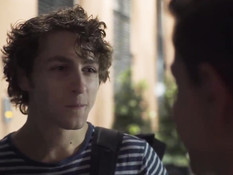 Гей с тату отсосал член у мускулистого парня и дал отыметь раком