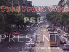 Две беременные пассажирки скорой помощи занимаются сексом с врачами