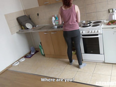 Развратная рыжая чешка ебётся со своим парнем в парке и в душе