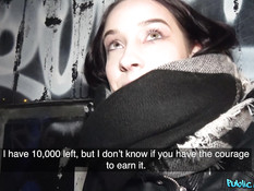 Подцепил на остановке молодую шалаву и отъебал её в своём автомобиле