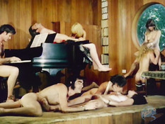 Большая групповая секс оргия молодёжи в шикарном загородном особняке