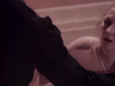 Пять похотливых дамочек сосали член и ебались с мужиком и дворецким