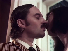 Пять похотливых дамочек сосали член и ебались с мужиком и дворецким