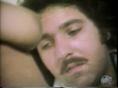 Пышногрудая шатенка обнажила грудь и занялась любовью с мужчиной