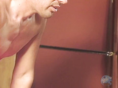 Рыжая парикмахерша с большими дойками трахается с мужиком на столе