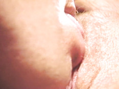 Рыжая парикмахерша с большими дойками трахается с мужиком на столе