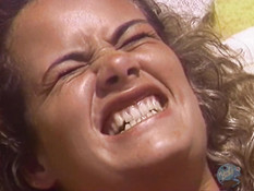 Мужик трахает на пустынном тропическом пляже загорелую сисястую жену