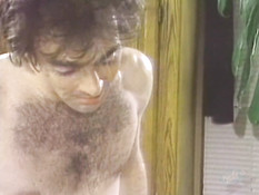 Отлизал волосатую пизду у горячей блондинки и отымел её на кровати