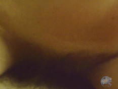 Мужчина увидел мастурбирующую девушку и оттрахал в волосатую киску