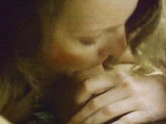 Мужчина увидел мастурбирующую девушку и оттрахал в волосатую киску