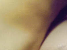 Мужчина отодрал любовницу на лестнице и забрызгал спермой её сиськи