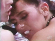 Два ковбоя зашли в спальню и отодрали на кровати трёх кудрявых девок