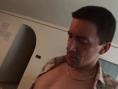 Коллега по работе в офисе ебёт сексуальную секретаршу в киску и анус