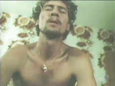 Отымел блондинку в волосатую письку большим членом и кончил на грудь