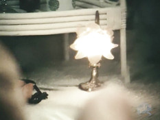 Жена блондинка ебётся с двумя мужиками, а рядом муж с двумя девицами