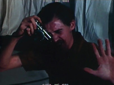 Фотограф во время фотосессии оттрахал блондиночку в волосатую письку