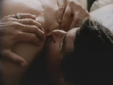 Пожилой усатый мужчина отодрал на кровати молодую кудрявую блондинку