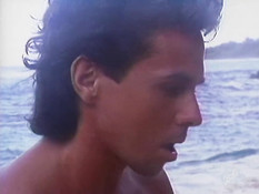 Встретил на морском пляже грудастую блондинку и занялся с ней сексом