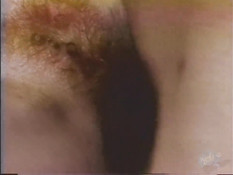 Рыжеволосая грудастая дамочка трахается с мужчиной в ванной комнате