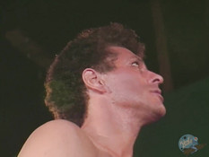 Блондинка и рыжеволосая девушка оттраханы мужиками в волосатые киски