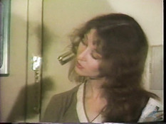 Он сделал массаж светловолосой горничной и отымел в волосатую киску