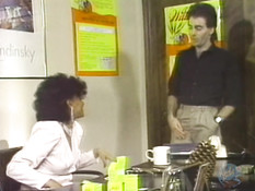 Зашёл в офис и отымел на рабочем столе горячую чернокожую секретаршу