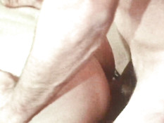 Грудастая блондинка с волосатой пиздой трахается в анал с мужчиной