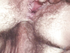 Грудастая блондинка с волосатой пиздой трахается в анал с мужчиной