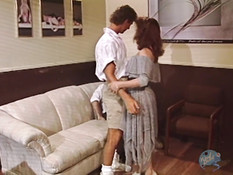 Девушка мастурбирует пизду наблюдая как две парочки ебутся на диване