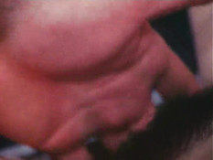 Парень отымел на кровати трёх горячих лесбиянок с волосатыми кисками