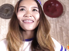 Привёл в отель грудастую азиатскую девку и отодрал в волосатую киску