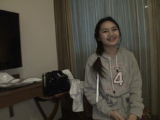 Парень отымел в своём номере азиатскую девушку и залил киску спермой